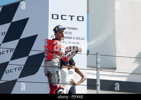 Felicity sur le podium fin de la course 04 Andrea Dovizioso ITA Ducati Team Ducati MOTOGP au "Misano World Circuit Marco Simoncelli", Italie 13e ronde de championnat MotoGP mot Gran Premio Octo di San Marino e della Riviera di Rimini 07 set - set 09 , 2018 à Misano Italie Banque D'Images