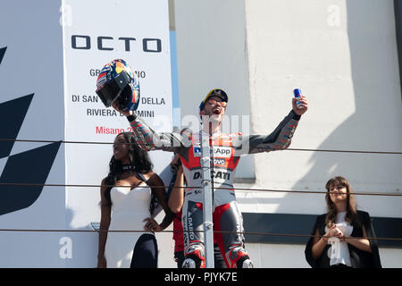 Felicity sur le podium fin de la course 04 Andrea Dovizioso ITA Ducati Team Ducati MOTOGP au "Misano World Circuit Marco Simoncelli", Italie 13e ronde de championnat MotoGP mot Gran Premio Octo di San Marino e della Riviera di Rimini 07 set - set 09 , 2018 à Misano Italie Banque D'Images