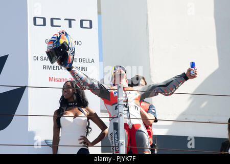 Felicity sur le podium fin de la course 04 Andrea Dovizioso ITA Ducati Team Ducati MOTOGP au "Misano World Circuit Marco Simoncelli", Italie 13e ronde de championnat MotoGP mot Gran Premio Octo di San Marino e della Riviera di Rimini 07 set - set 09 , 2018 à Misano Italie Banque D'Images