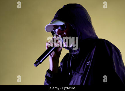 Berlin, Allemagne. 09Th Nov, 2018. Le musicien Trettmann est sur la scène du festival de musique Lollapalooza au motif du Parc olympique. Credit : Britta Pedersen/dpa-Zentralbild/dpa/Alamy Live News Banque D'Images