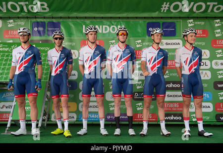 Londres, Royaume-Uni. 9 Septembre, 2018. L'OVO Energy Tour of Britain Londres Stade 8 se termine par un 14 tours de circuit dans le centre de Londres sur routes fermées en face de grandes foules et couvrant 77km à une vitesse de 80km/h, départ et arrivée sur la rue Regent St James's près de Piccadilly Circus. Team Grande-bretagne GBR sont introduits à la foule avant le début de la course. Credit : Malcolm Park/Alamy Live News. Banque D'Images