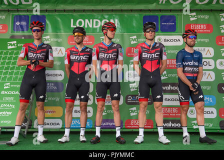 Londres, Royaume-Uni. 9 Septembre, 2018. L'OVO Energy Tour of Britain Londres Stade 8 se termine par un 14 tours de circuit dans le centre de Londres sur routes fermées en face de grandes foules et couvrant 77km à une vitesse de 80km/h, départ et arrivée sur la rue Regent St James's près de Piccadilly Circus. Bmc Racing Team sont introduits à la foule avant le début de la course. Credit : Malcolm Park/Alamy Live News. Banque D'Images