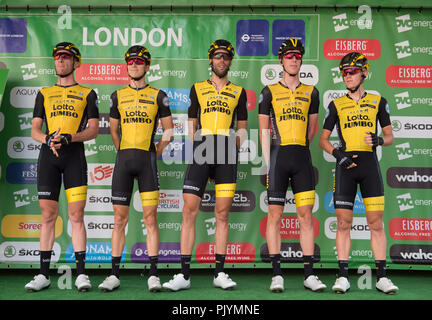 Londres, Royaume-Uni. 9 Septembre, 2018. L'OVO Energy Tour of Britain Londres Stade 8 se termine par un 14 tours de circuit dans le centre de Londres sur routes fermées en face de grandes foules et couvrant 77km à une vitesse de 80km/h, départ et arrivée sur la rue Regent St James's près de Piccadilly Circus. Team Lotto NL-Jumbo sont introduits à la foule avant le début de la course. Credit : Malcolm Park/Alamy Live News. Banque D'Images