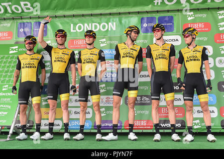 Londres, Royaume-Uni. 9 septembre 2018. Team Lotto NL - Jumbo (Primoz Roglic, Koen Bouwman, Pascal Eenkhoorn, Jos van Eden, Neilson Powless et Maarteb Wynants) Présentation de l'équipe au cours de 2018 à l'OVO Tour of Britain - Étape 8 : la scène londonienne le Dimanche, Septembre 09, 2018, London England : Crédit : Taka Wu/Alamy Live News Banque D'Images