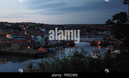 Whitby, Stathes et Robin Hood's Bay, sur la côte est, dans le Yorkshire du Nord des marines et des paysages pendant le lever du soleil. Banque D'Images