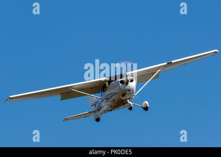 Cessna 172S (N456DX) à l'approche de Palo Alto (Aéroport) KPAO, Palo Alto, Californie, États-Unis d'Amérique Banque D'Images