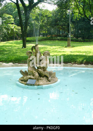 Fontaine, place de Buenos Aires, Higienópolis, São Paulo, Brésil Banque D'Images