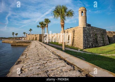 Castillo de San Marcos, situé sur la baie de Matanzas à Saint Augustine, en Floride, est le plus ancien fort de maçonnerie dans la zone continentale des États-Unis. Banque D'Images