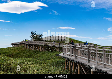 71. 1 cinq lacs 知床五湖 Shiretoko est un groupe de cinq petits lacs formés par l'éruption du Mont à proximité Io. L'eau est injectée dans les lacs en métro Banque D'Images