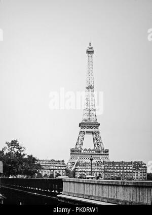 Vue sur la Tour Eiffel à Paris 1931. Banque D'Images