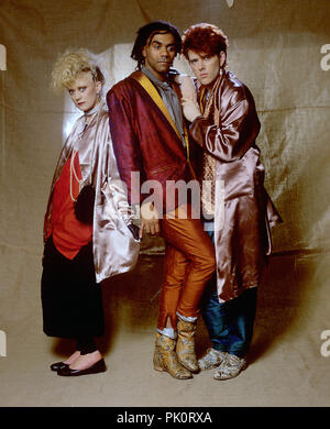 Thompson Twins (l-r) : Alannah Currie, Joe Latitude, Tom Bailey le 01.03.1984. Dans le monde d'utilisation | Banque D'Images