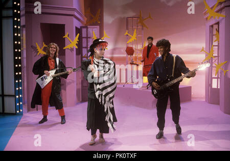 Culture Club (l-r) : Roy Hay, Boy George, Jon Moss, Mikey Craig sur 29.11.1984 à Augsbourg. Dans le monde d'utilisation | Banque D'Images