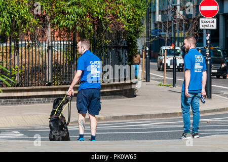 Chiens guides d'Aveugles Association chien-guide de la formation dans le centre de Londres. Banque D'Images