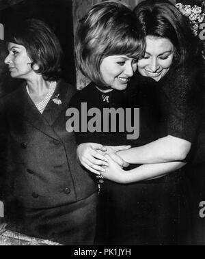 Sophia Loren avec sa sœur maria et mère romilda villani, 1960 Banque D'Images