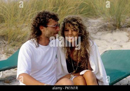 (L-r) : Michael Cretu, Sandra Lauer en juin 1988 à Ibiza. Dans le monde d'utilisation | Banque D'Images