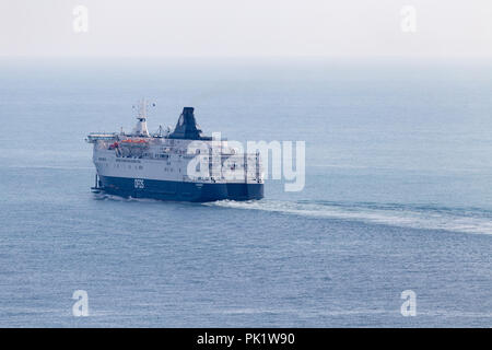 DFDS Ferry Transmanche" Seawyas "Calais Port de Douvres au départ pour la France Banque D'Images