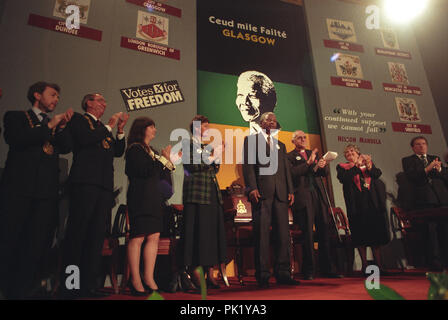 Nelson Mandela, reçoit la liberté de la ville, à Glasgow, en Écosse, en octobre 1993. 220879 rex d'appui conjointe. Banque D'Images