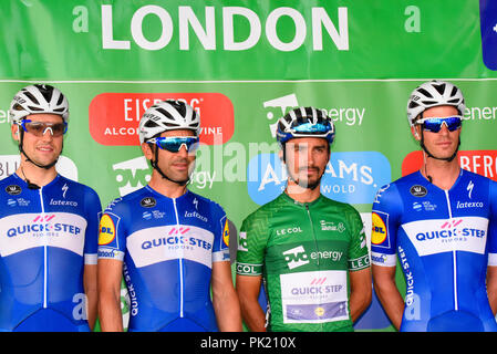 Julian Alaphilippe et l'équipe Quick Step parquet l'énergie OVO Tour of Britain course à vélo, stade 8, Londres, Royaume-Uni. Gagnant du classement général Banque D'Images