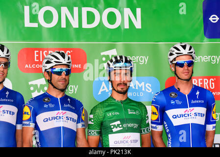 Julian Alaphilippe et l'équipe Quick Step parquet l'énergie OVO Tour of Britain course à vélo, stade 8, Londres, Royaume-Uni. Gagnant du classement général Banque D'Images