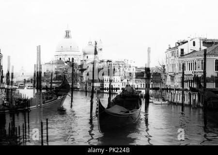 Double exposition de le trafic de nuit dans la vieille ville, Venise, Italie Banque D'Images