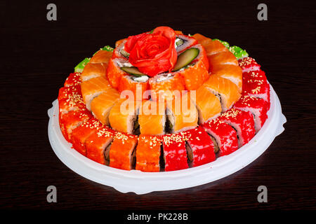 Philadelphia roll cake au saumon, crabe et de l'anguille Banque D'Images
