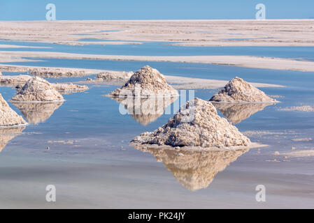 Des tas de sel dans Salar de Uyuni, Potosi, Bolivie Banque D'Images