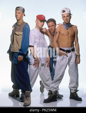 East 17 (l-r) : John Hendy, Tony Mortimer, Brian Harvey, Terry Coldwell en juin 1994. Dans le monde d'utilisation | Banque D'Images