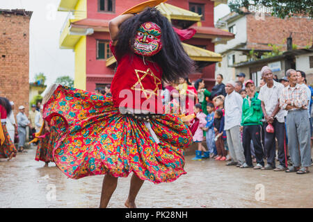 Népal - Katmandou,Aug 28,2018 : Lakhe Dance est l'une des danses les plus populaires du Népal. Les artistes interprètes ou exécutants porte un costume et un masque Lakhe et danses. Banque D'Images