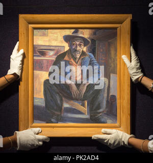 Londres, Royaume-Uni. 10 septembre 2018. Les membres du personnel présents 'Portrait d'un homme (Lentswana)' par Gerard Sokoto (est. GBP100,000-150,000) à un essai de Bonhams Vente d'Art Moderne de l'Afrique du Sud où les œuvres seront proposés à la vente aux enchères à son nouveau Bond Street Gallery le 12 septembre. Crédit : Stephen Chung / Alamy Live News Banque D'Images