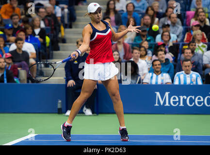 9 septembre 2018 - Coco Vandeweghe des États-Unis et Ashleigh Barty d'Australie dans l'action au cours de la finale du double à l'US Open 2018 Tournoi de tennis du Grand Chelem : Crédit7 AFP/ZUMA/Alamy Fil Live News Banque D'Images