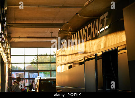 Allemagne - Pérou, Berlin, Sept 09, 2018 bus de l'équipe Die Mannschaft ALLEMAGNE Logo - PÉROU 2-1 Important : DFB règlement interdit toute utilisation des photographies comme des séquences d'images et/ou quasi-vidéo. Match amical de football, saison 2018/2019, test, 09 septembre 2018, Berlin, Allemagne. © Peter Schatz / Alamy Live News Banque D'Images