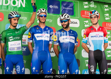 Londres, Royaume-Uni. 9 Septembre, 2018. Coureurs de l'équipe Quick-Step Parquet, y compris dans l'ensemble éventuel vainqueur de Julian Alaphilippe (dans le maillot vert), sont présentés avant le 77km London (Etape 8) l'Énergie de l'OVO Tour of Britain cycliste. Credit : Mark Kerrison/Alamy Live News Banque D'Images