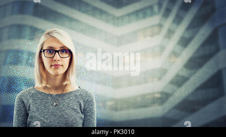 Young caucasian woman portent des lunettes, émotion neutre poker face au contexte d'affaires futuriste isolé avec copie espace. L'intelligence artificielle, Banque D'Images