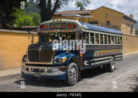 Un bus de poulet à Antigua Banque D'Images