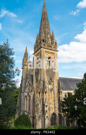 Façade ouest de la cathédrale de Llandaff, Cardiff, Pays de Galles du Sud Banque D'Images