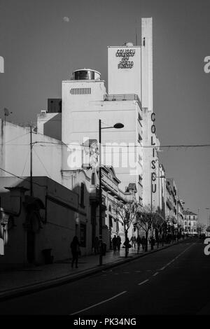 Porto est la deuxième plus grande ville du Portugal après Lisbonne et l'une des principales zones urbaines de la Péninsule Ibérique. Banque D'Images