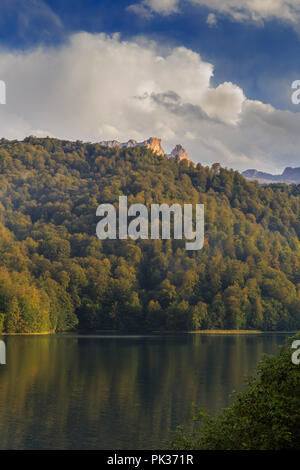 Lake Goygol en Azerbaïdjan en Septembre Banque D'Images