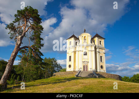 Église sur le haut de Makova hora près de Smolotely dans village, district de Pribram en République tchèque. La montagne de pavot (Makova hora) lieu de pèlerinage sur l'h Banque D'Images