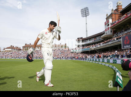 L'Angleterre Alastair Cook quitte le champ après avoir été rejeté pour 147 s'exécute au cours de la test match à l'Ovale de Kia, Londres. Banque D'Images