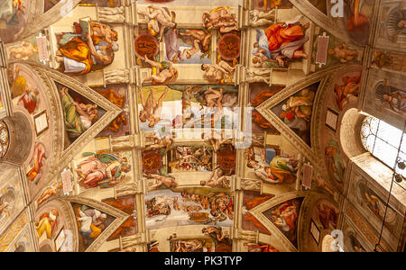 Le beau plafond orné de la Chapelle Sixtine Banque D'Images