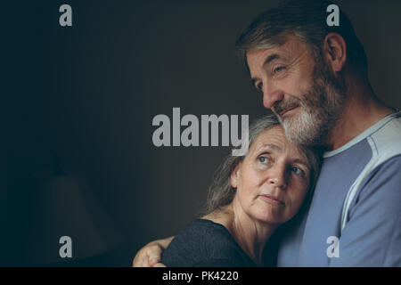 Senior couple relaxing at home Banque D'Images