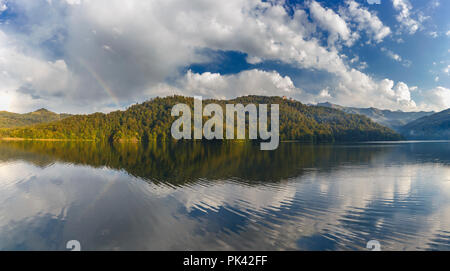 Lake Goygol en Azerbaïdjan en Septembre Banque D'Images