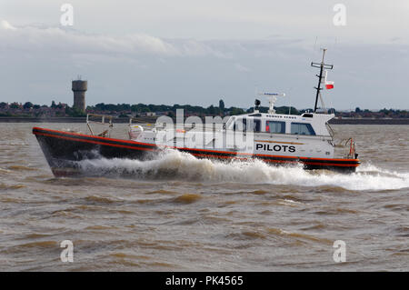 Le bateau pilote Humber Vénus vu circuler à grande vitesse à l'extérieur Grimbsby, Angleterre, Royaume-Uni Banque D'Images