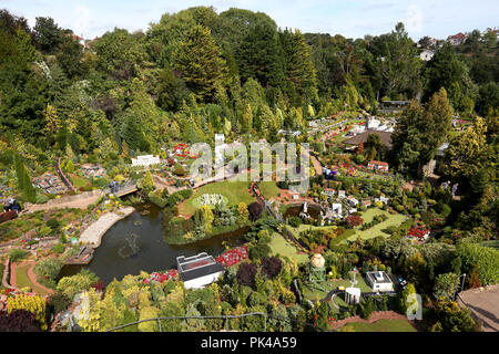 Vue générale de la célèbre modèle Village de Babbacombe, Torquay, Devon qui est une attraction touristique populaire. Banque D'Images