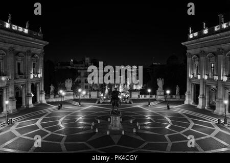 Piazza del Campidoglio, au sommet de la colline du Capitolin, avec la réplique de la statue équestre de M. Aurelius Banque D'Images