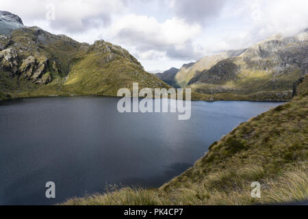 Routeburn Track, la Nouvelle-Zélande, les lacs des montagnes Banque D'Images