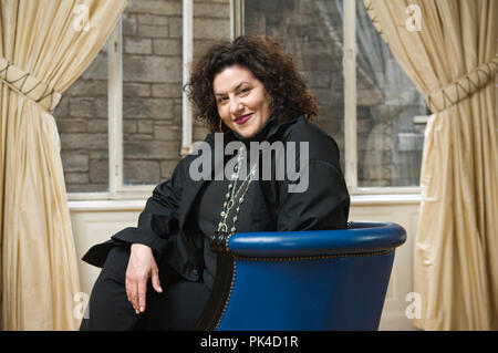 Entretien de Lee Randall avec l'auteur Adriana Trigiani à l'hôtel Scotsman Banque D'Images