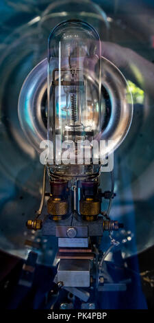 Une ampoule de phare sur l'affichage Grand Traverse phare construit par les États-Unis en 1858, le Service Phare Leelanau Peninsula, au Michigan. Banque D'Images