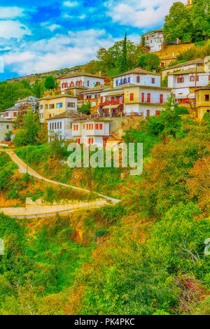 Vue aérienne rue et maisons au village de Makrinitsa de Pelion, Grèce Banque D'Images