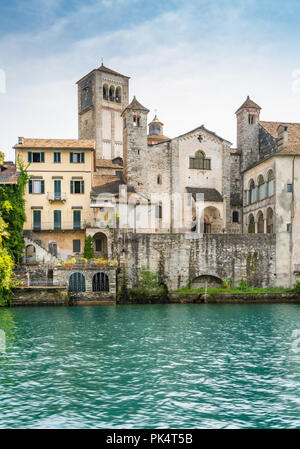 Vue panoramique de l'île de San Giulio sur le lac d'Orta, Piémont, Italie. Banque D'Images